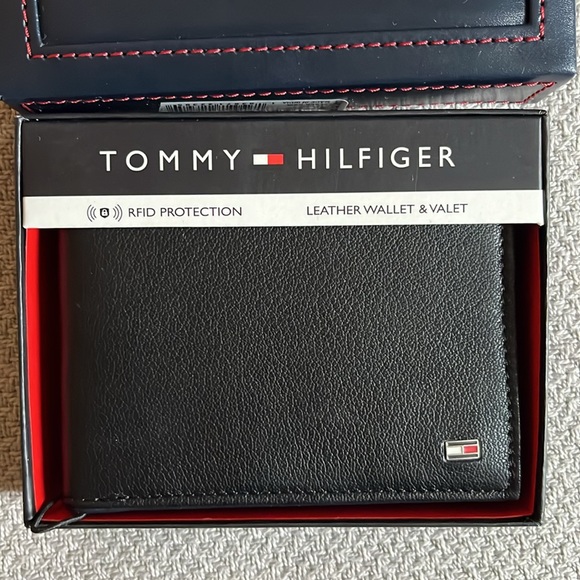 NWT Tommy Hilfiger wallet - Picture 3 of 7